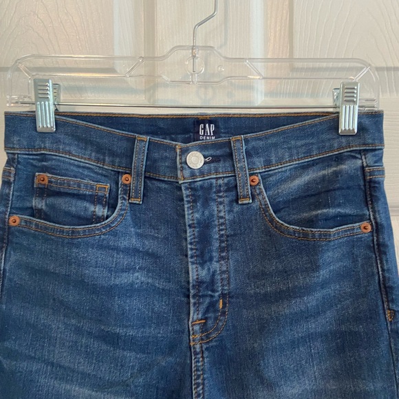 GAP medium wash high waisted skinny jeans, size 6. - Picture 2 of 3